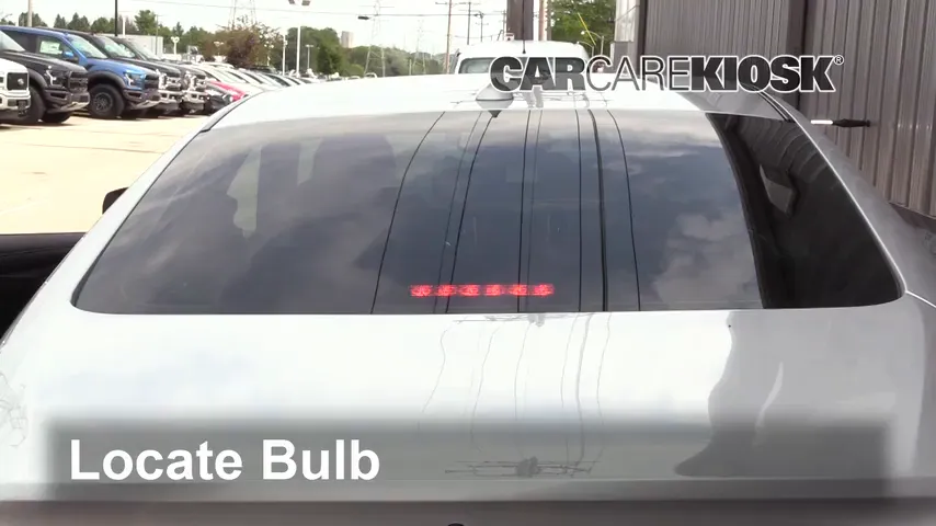 2018 Infiniti Q60 Luxe 2.0L 4 Cyl. Turbo Éclairage Feu de freinage central (remplacer l'ampoule)